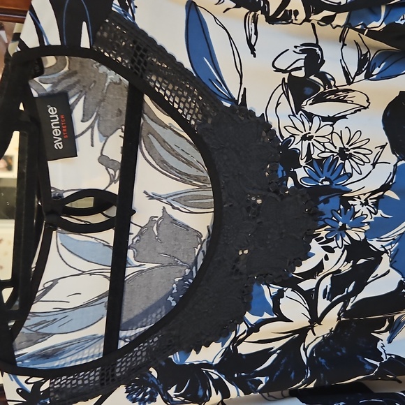 Blouse‎ - Picture 2 of 6